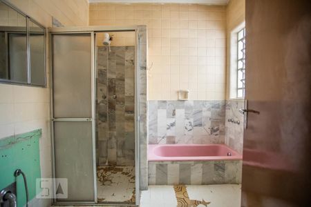 Casa à venda com 250m², 3 quartos e 2 vagasBanheiro 2