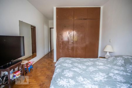 Casa à venda com 250m², 3 quartos e 2 vagasSuíte - Armários