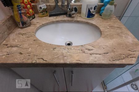 Casa à venda com 99m², 3 quartos e 2 vagasBanheiro Social