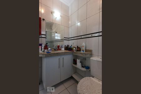 Casa à venda com 99m², 3 quartos e 2 vagasBanheiro da Suíte