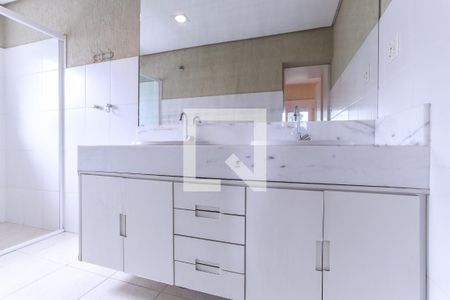 Casa para alugar com 560m², 3 quartos e 4 vagasBanheiro Suíte 1