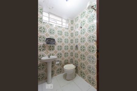 Casa à venda com 295m², 3 quartos e 8 vagasBanheiro de serviço