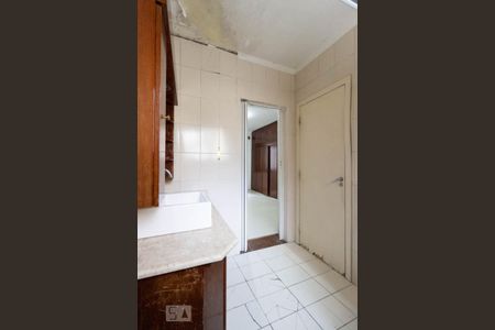 Casa à venda com 295m², 3 quartos e 8 vagasBanheiro Suíte 2