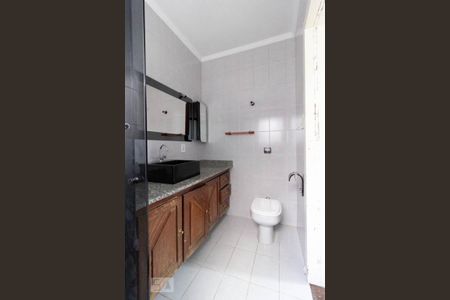 Casa à venda com 295m², 3 quartos e 8 vagasBanheiro Suíte 1