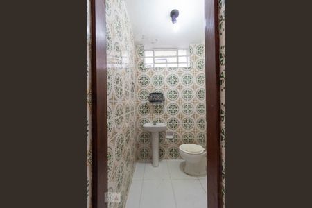 Casa à venda com 295m², 3 quartos e 8 vagasBanheiro de serviço