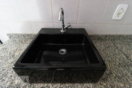 Casa à venda com 295m², 3 quartos e 8 vagasBanheiro Suíte 1