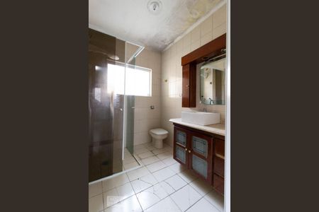 Casa à venda com 295m², 3 quartos e 8 vagasBanheiro Suíte 2