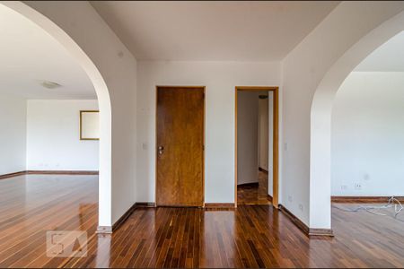 Apartamento para alugar com 200m², 3 quartos e 2 vagasEntrada