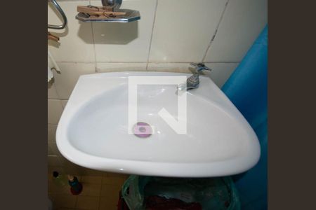 Apartamento à venda com 76m², 2 quartos e 2 vagasBanheiro de Serviço