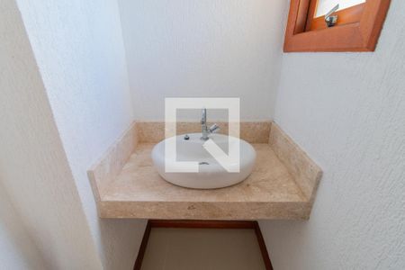 Casa de condomínio à venda com 240m², 4 quartos e 2 vagas Casa de condomínio à venda com 240m², 4 quartos e 2 vagasLavabo