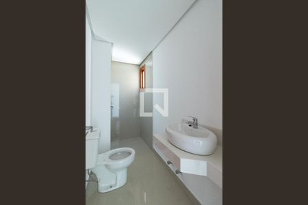 Casa de condomínio à venda com 240m², 4 quartos e 2 vagas Casa de condomínio à venda com 240m², 4 quartos e 2 vagasBanheiro Corredor