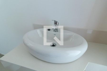 Casa de condomínio à venda com 240m², 4 quartos e 2 vagas Casa de condomínio à venda com 240m², 4 quartos e 2 vagasBanheiro Corredor