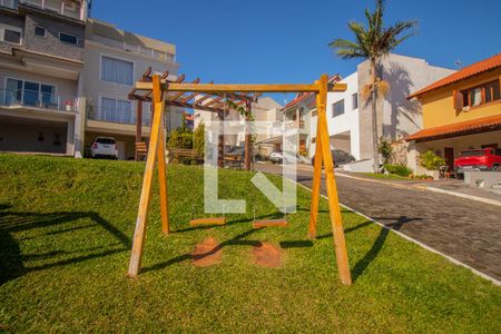 Casa de condomínio à venda com 240m², 4 quartos e 2 vagas Casa de condomínio à venda com 240m², 4 quartos e 2 vagasÁrea Comum - Playground