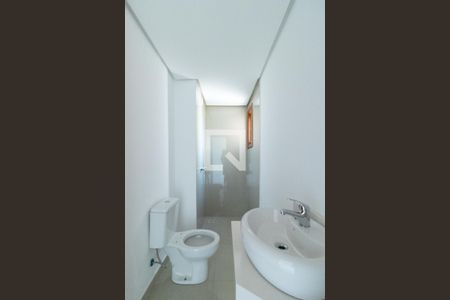 Casa de condomínio à venda com 240m², 4 quartos e 2 vagas Casa de condomínio à venda com 240m², 4 quartos e 2 vagasBanheiro Corredor