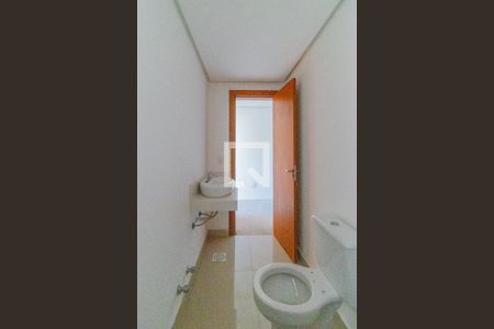 Casa de condomínio à venda com 240m², 4 quartos e 2 vagas Casa de condomínio à venda com 240m², 4 quartos e 2 vagasBanheiro Corredor