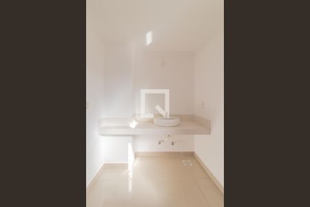 Casa de condomínio à venda com 240m², 4 quartos e 2 vagas Casa de condomínio à venda com 240m², 4 quartos e 2 vagasBanheiro