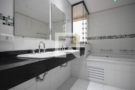 Apartamento à venda com 250m², 4 quartos e 4 vagas Apartamento à venda com 250m², 4 quartos e 4 vagasBanheiro suíte 3