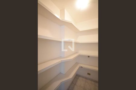 Apartamento à venda com 250m², 4 quartos e 4 vagas Apartamento à venda com 250m², 4 quartos e 4 vagasDespensa