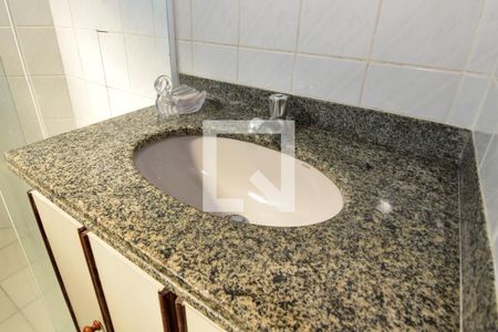 Apartamento para alugar com 74m², 2 quartos e 1 vaga Apartamento para alugar com 74m², 2 quartos e 1 vagaBanheiro da Suíte