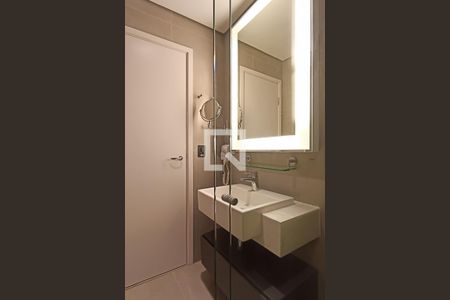 Banheiro suíte de apartamento à venda com 1 quarto, 29m² em Alphaville Industrial, Barueri