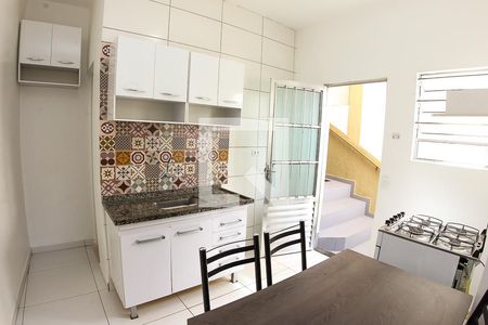 Cozinha de apartamento para alugar com 1 quarto, 30m² em Jardim Maria Rosa, Taboão da Serra