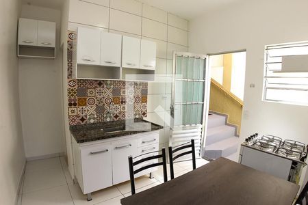 Cozinha de apartamento para alugar com 1 quarto, 30m² em Jardim Maria Rosa, Taboão da Serra