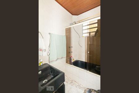 Banheiro do quarto 1 (suíte) de casa de condomínio para alugar com 3 quartos, 120m² em Vila Valqueire, Rio de Janeiro
