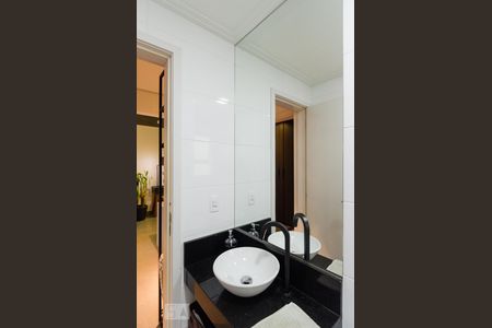 Apartamento para alugar com 65m², 2 quartos e 2 vagas Apartamento para alugar com 65m², 2 quartos e 2 vagasBanheiro