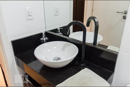 Apartamento para alugar com 65m², 2 quartos e 2 vagas Apartamento para alugar com 65m², 2 quartos e 2 vagasBanheiro