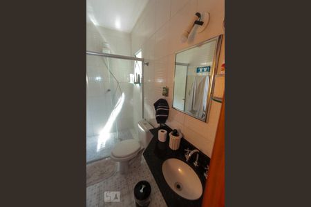 Casa à venda com 207m², 3 quartos e 2 vagasBanheiro