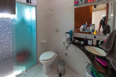 Casa à venda com 207m², 3 quartos e 2 vagasBanheiro da suite