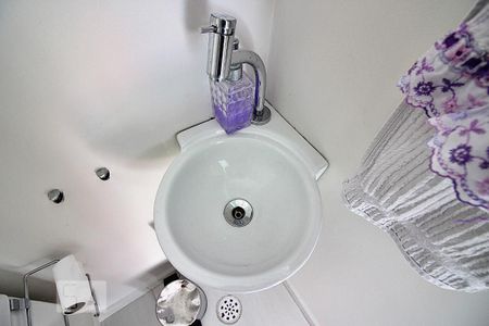 Casa de condomínio à venda com 174m², 3 quartos e 2 vagasLavabo