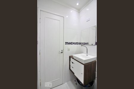 Casa de condomínio à venda com 174m², 3 quartos e 2 vagasBanheiro Social