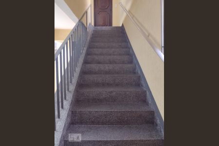 Apartamento para alugar com 58m², 2 quartos e 1 vaga Apartamento para alugar com 58m², 2 quartos e 1 vagaÁrea Comum - Escadas Entrada