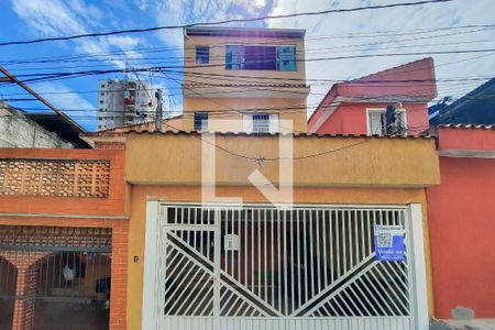 Casa à venda com 269m², 3 quartos e 2 vagas Casa à venda com 269m², 3 quartos e 2 vagasFachada