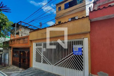 Casa à venda com 269m², 3 quartos e 2 vagas Casa à venda com 269m², 3 quartos e 2 vagasFachada