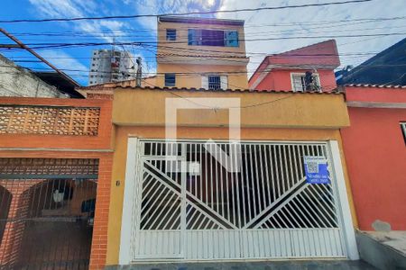 Casa à venda com 269m², 3 quartos e 2 vagas Casa à venda com 269m², 3 quartos e 2 vagasFachada