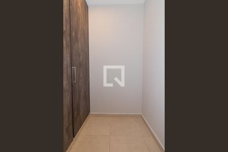 Casa à venda com 290m², 4 quartos e 5 vagas Casa à venda com 290m², 4 quartos e 5 vagasQuarto da Garagem