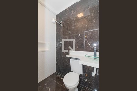 Casa à venda com 290m², 4 quartos e 5 vagas Casa à venda com 290m², 4 quartos e 5 vagasBanheiro da Garagem