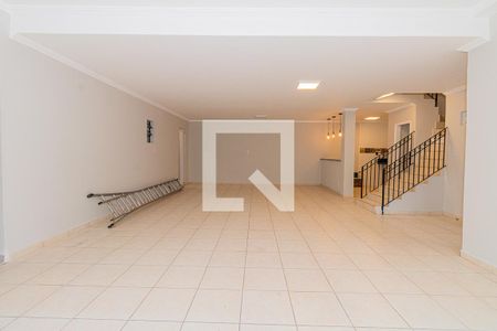 Casa à venda com 290m², 4 quartos e 5 vagas Casa à venda com 290m², 4 quartos e 5 vagasGaragem