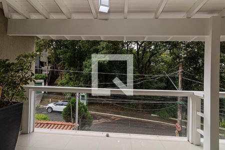 Casa à venda com 290m², 4 quartos e 5 vagas Casa à venda com 290m², 4 quartos e 5 vagasVaranda