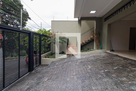 Casa à venda com 290m², 4 quartos e 5 vagas Casa à venda com 290m², 4 quartos e 5 vagasEntrada
