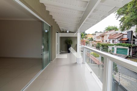 Casa à venda com 290m², 4 quartos e 5 vagas Casa à venda com 290m², 4 quartos e 5 vagasVaranda