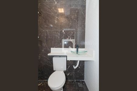Casa à venda com 290m², 4 quartos e 5 vagas Casa à venda com 290m², 4 quartos e 5 vagasBanheiro da Garagem