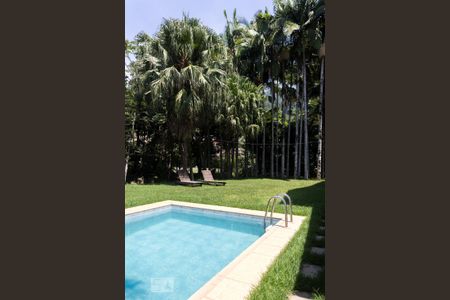 Casa de condomínio à venda com 305m², 6 quartos e 3 vagasPiscina
