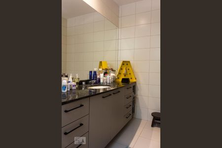 Casa de condomínio à venda com 305m², 6 quartos e 3 vagasBanheiro da Suíte 2