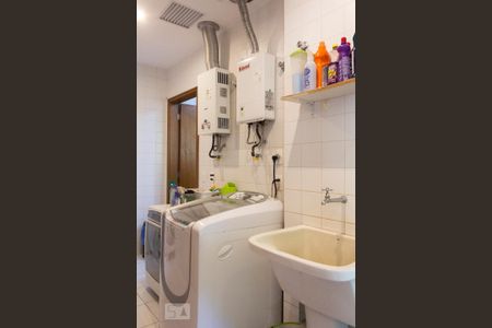 Casa de condomínio à venda com 305m², 6 quartos e 3 vagasÁrea de Serviço