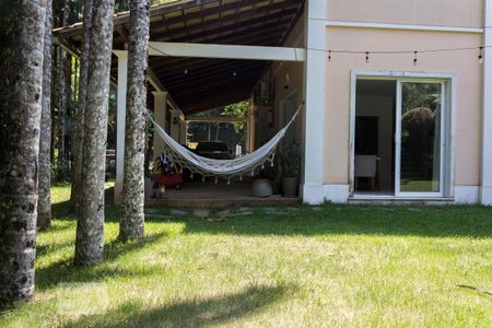 Casa de condomínio à venda com 305m², 6 quartos e 3 vagasQuintal