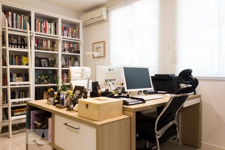 Casa de condomínio à venda com 305m², 6 quartos e 3 vagasSuíte 4