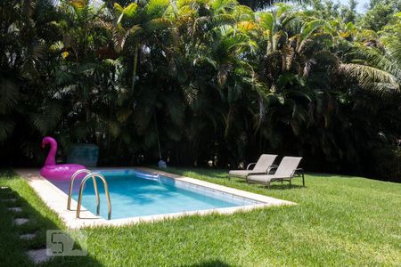 Casa de condomínio à venda com 305m², 6 quartos e 3 vagasPiscina